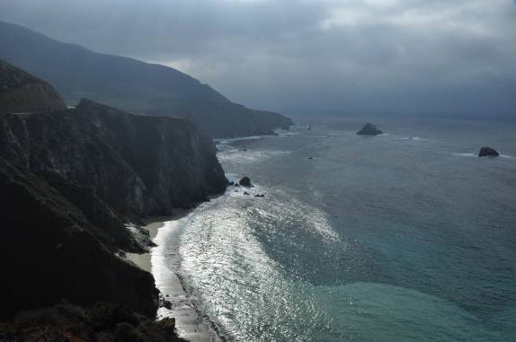 O belo e dramático litoral do Big Sur, ao sul de Carmel, na costa da Califórnia, nos Estados Unidos